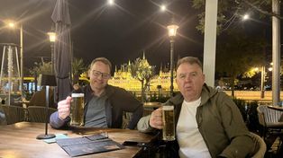 Burmistrz z Polski z posłem Romanowskim na piwie w Budapeszcie. "Mam delegację"