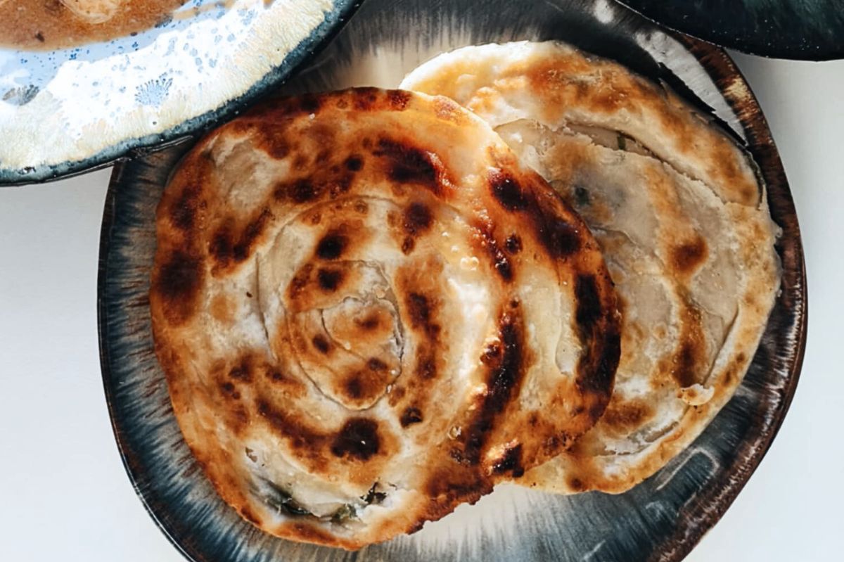 Pfannkuchen mit Frühlingszwiebeln eignen sich als Party-Snack.