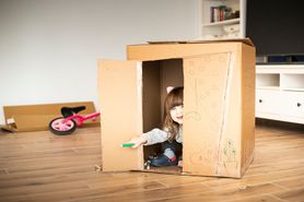 Domek z kartonu - jak go zbudować w czterech krokach?