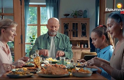 Espumisan Max reklamowany w trzech odsłonach