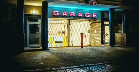 "After Hours" to filmowe kadry z Hamburga po godzinach