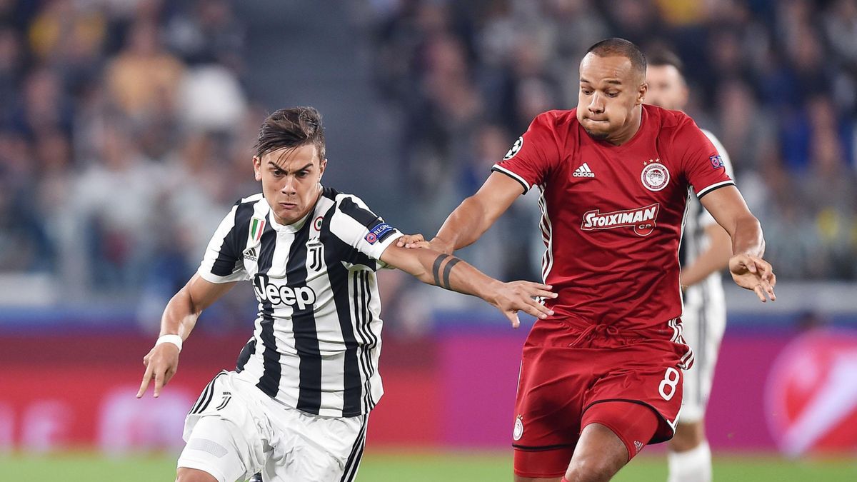 PAP/EPA / PAP/EPA/ALESSANDRO DI MARCO / Na zdjęciu:  Paulo Dybala (z lewej) i Vadis Odjidja-Ofoe (z prawej)