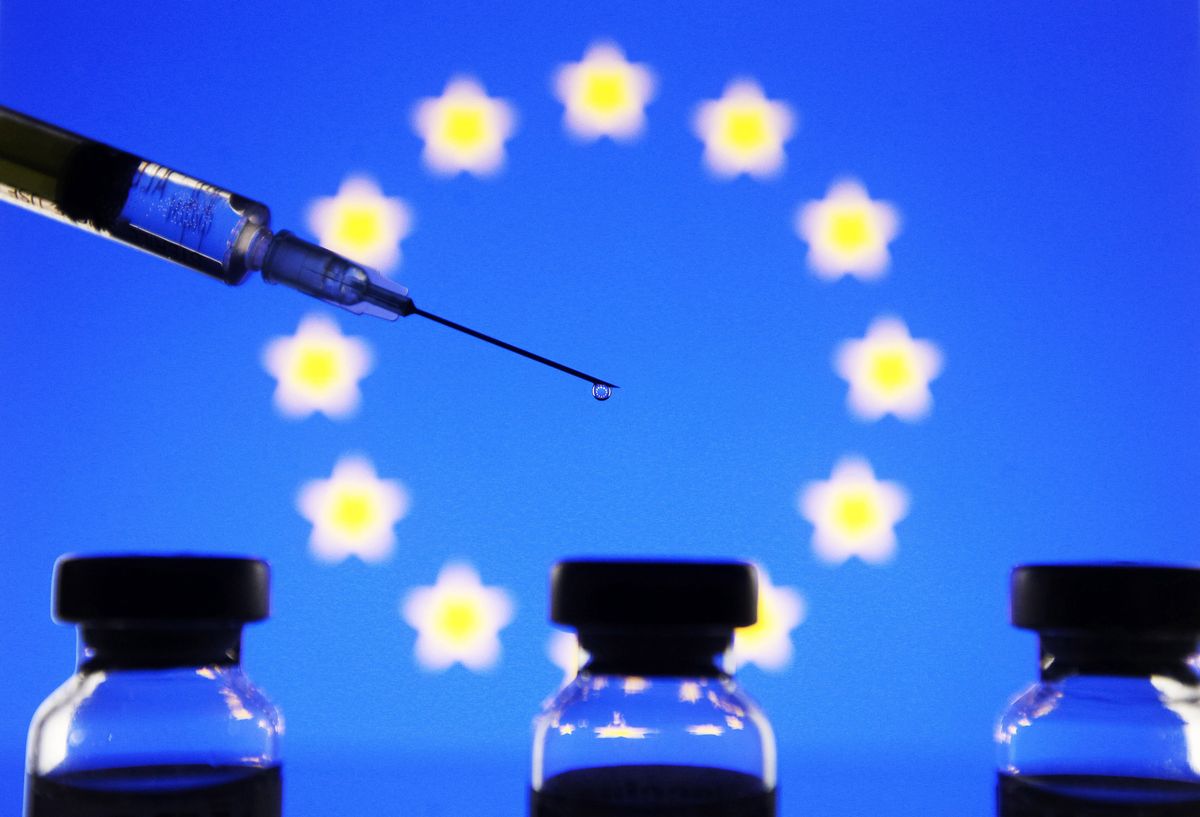 Koronawirus. WHO odrzuca planowane unijne paszporty szczepień