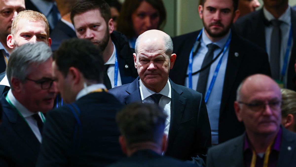 Munich Security Conference 2024
epaselect epa11160032 German Chancellor Olaf Scholz arrives at the 'Bayerischer Hof' hotel, the venue of the 60th Munich Security Conference (MSC), in Munich, Germany, 17 February 2024. More than 500 high-level international decision-makers meet at the 60th Munich Security Conference in Munich during their annual meeting from 16 to 18 February 2024 to discuss global security issues.  EPA/ANNA SZILAGYI 
Dostawca: PAP/EPA.
ANNA SZILAGYI
epaselect
