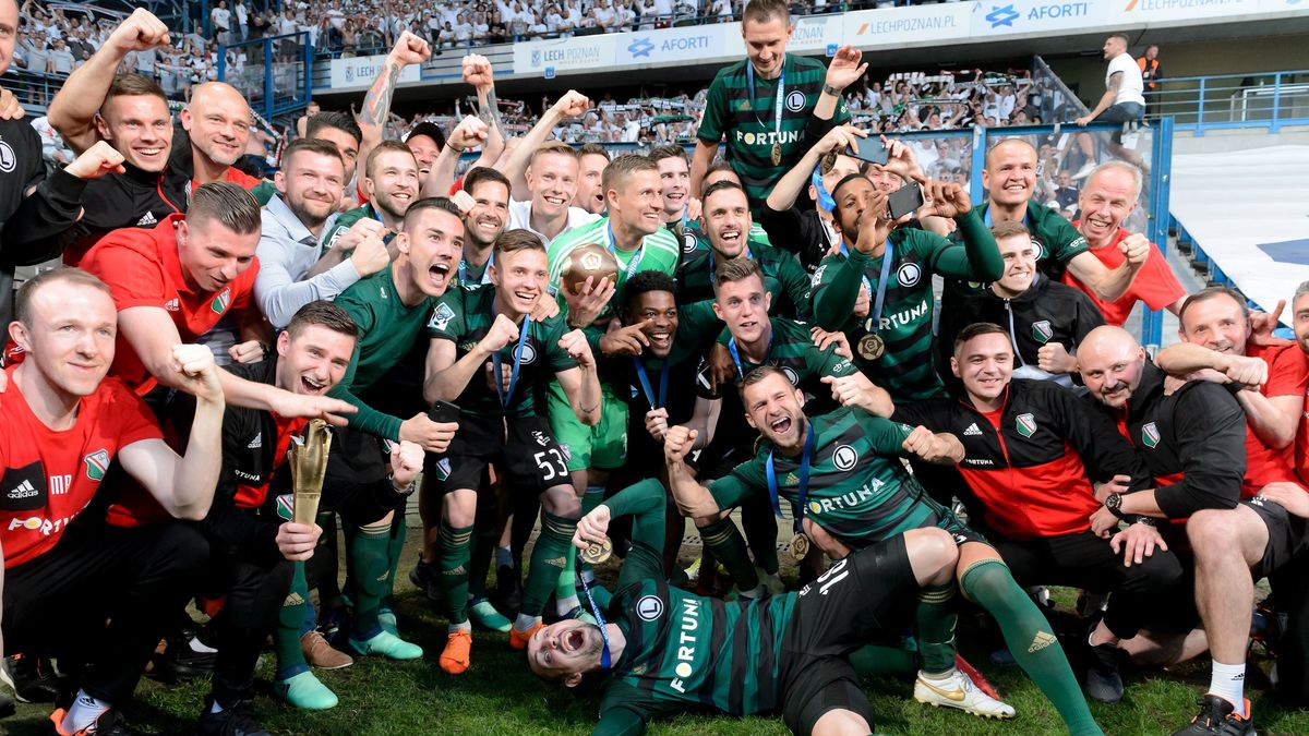 Zdjęcie okładkowe artykułu: PAP / Jacek Kaczmarczyk / Legia po zdobyciu mistrzostwa Polski 2018