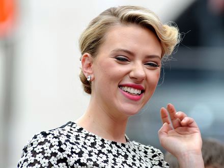 Scarlett Johansson tylko randkuje