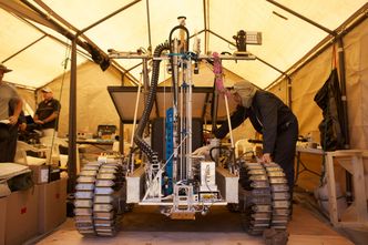 Woda na Księżycu jednak istnieje? NASA wyśle łazika