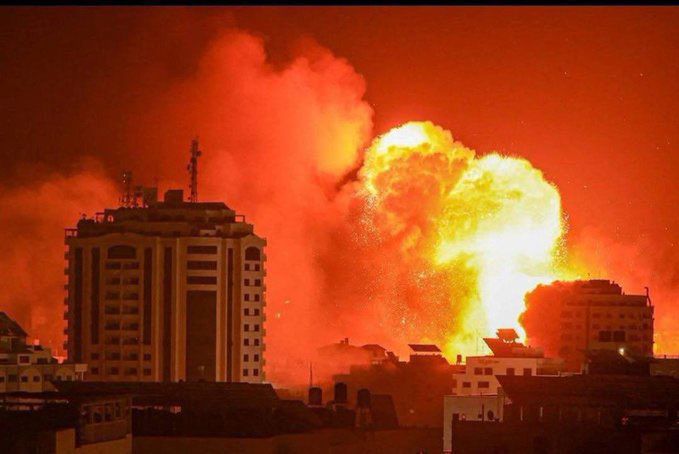 Israel continues attacks. 11 airstrikes on Beirut