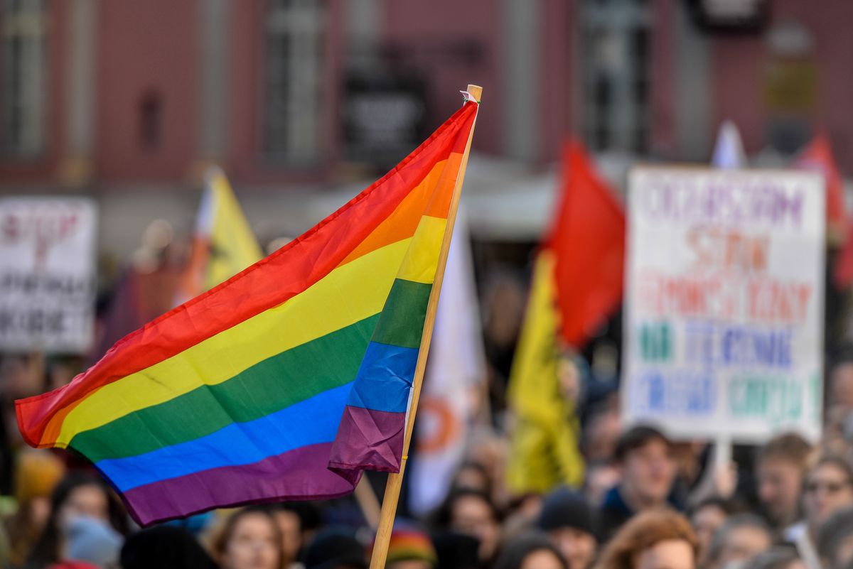 Przełom w sprawie praw rodzin LGBT. Córka dwóch matek dostanie PESEL i polski dowód osobisty
