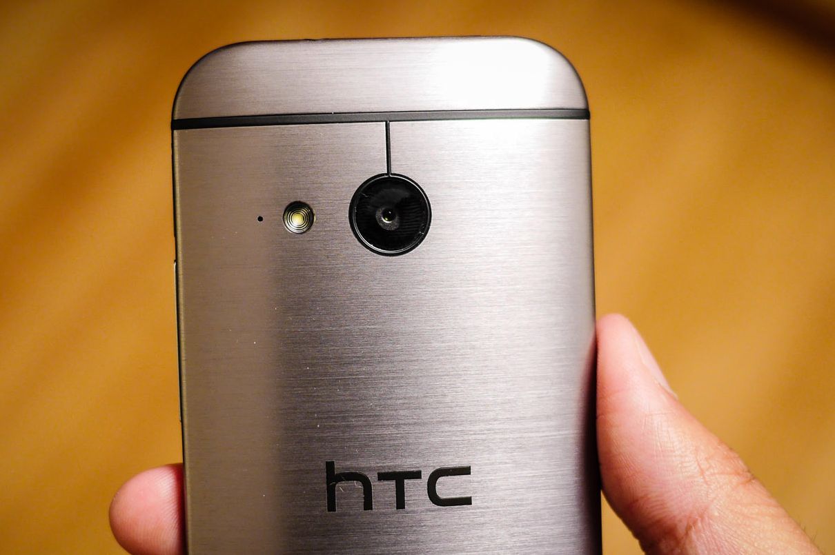 HTC One Mini 2 – osłabiony flagowiec, który autoportret zrobi nam wyborny