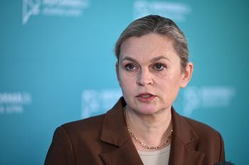 Ważna zmiana dotycząca polskich szkół. Miasta przyklaskują. PiS: to podstęp