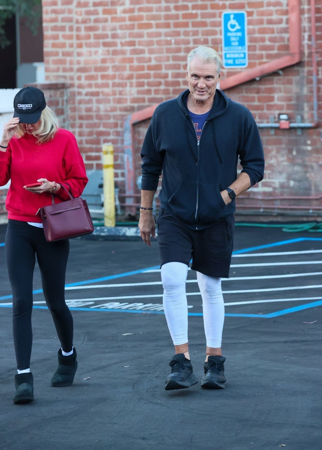 Dolph Lundgren i jego żona opuszczają salon fryzjerski