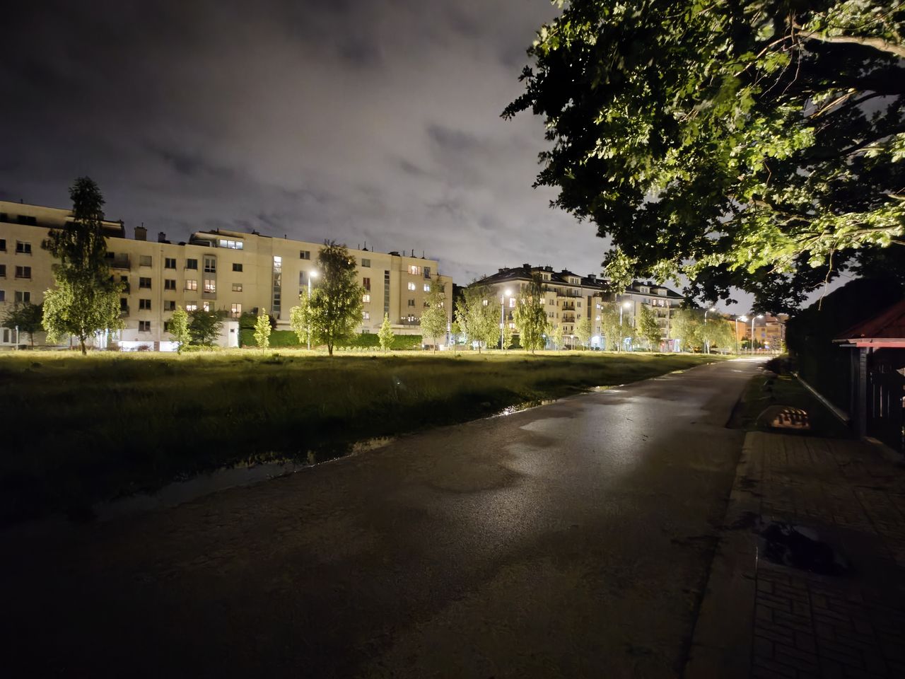Nocne zdjęcia z Sony Xperia 1 VIII.