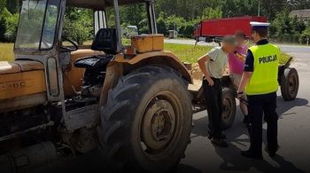 Jechał pijany ciągnikiem na randkę. To początek jego problemów