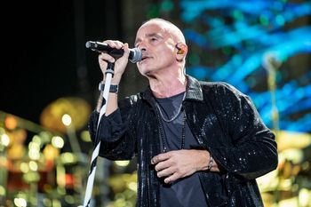 Nieśmiały chłopak, gwiazda świata. Na scenie znany jako Eros Ramazzotti