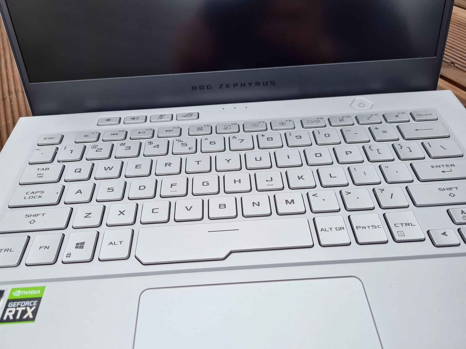 Test Asus ROG Zephyrus G14: osiem rdzeni od AMD i RTX 2060 w "czternastce" 10