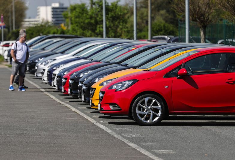 Sprzedaż nowych samochodów może się załamać po zmianie przepisów.