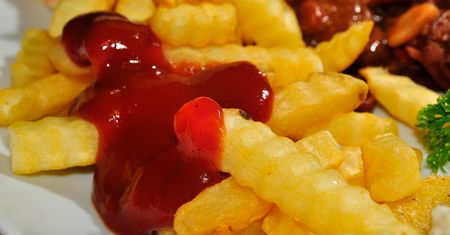 Przygotowane w piekarniku mrożone frytki karbowane bez dodatku soli
