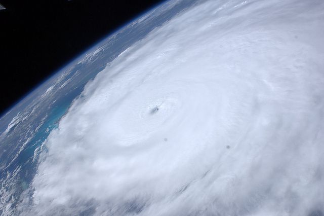 Tak wygląda huragan Irene widziany z kosmosu [wideo]