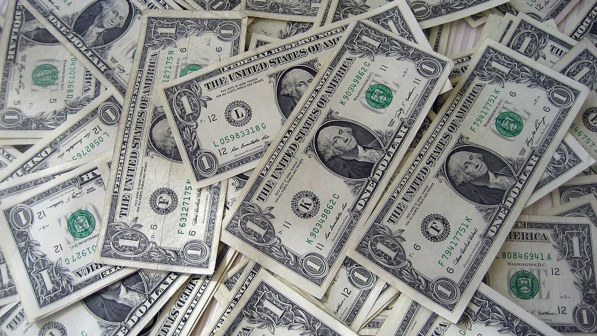 Kursy walut. Co z dolarem?