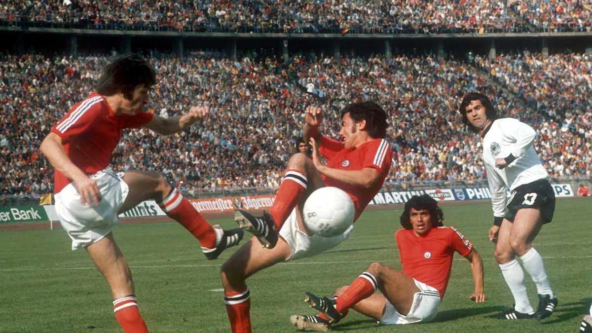 Zdjęcie okładkowe artykułu: PAP/EPA / Werek Natascha Haupt / Piłkarze reprezentacji Chile podczas meczu z RFN podczas MŚ 1974. Drużyna niemiecka zwyciężyła 1:0.