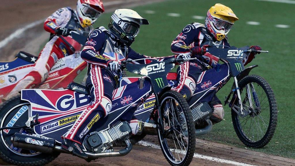 WP SportoweFakty / Jarosław Pabijan / Na zdjęciu: Woffinden i Lambert przed Janowskim