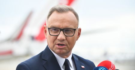 Prezydent Andrzej Duda angażuje się w kampanię Nawrockiego. Kluczowe decyzje na CPAC