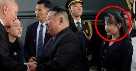 Przyciągnęła uwagę wszystkich. Pojawiła się obok Kim Dzong Una w Pekinie