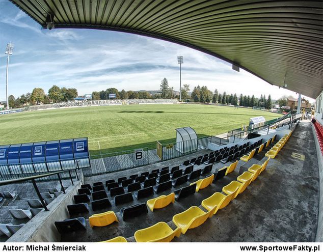 Kryta trybuna stadionu Sandecji / fot. Mateusz Bobola