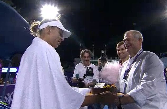 Magda Linette otrzymała wyjątkowy prezent na korcie (screen: WTA TV)