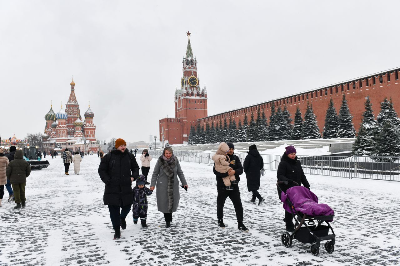Russia bans 'childlessness propaganda' to boost birthrate
