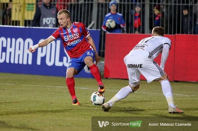 Patryk Kun z opatrunkiem na chorej ręce