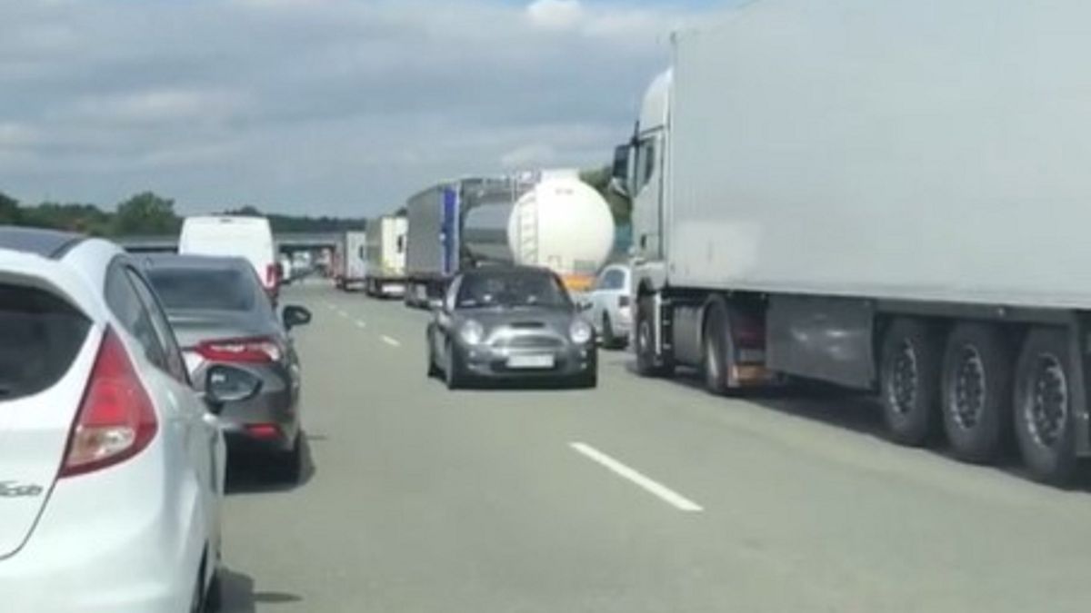 Kierowca jechał pod prąd autostradą.