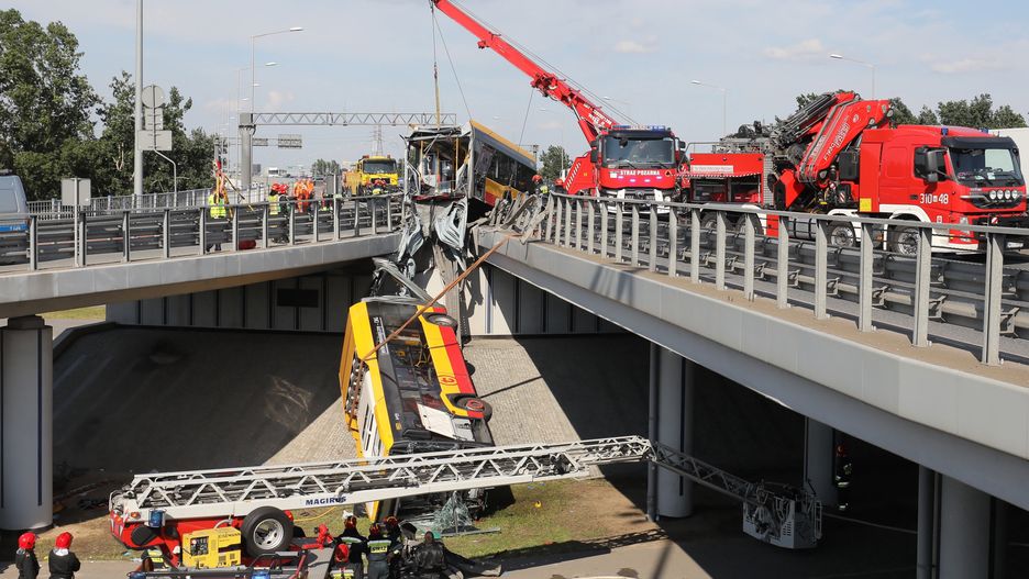 Warszawa. Ratusz w sprawie bezpieczeństwa warszawskiej komunikacji po wypadku autobusu na S8