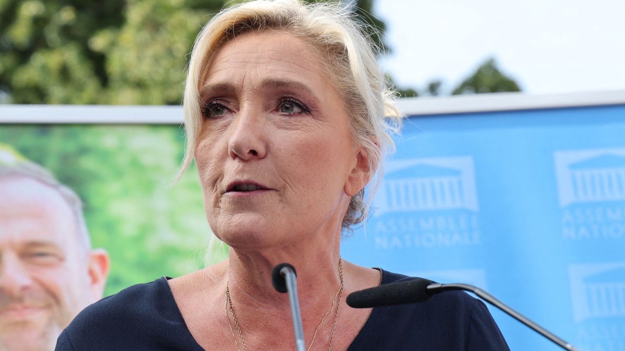 Marine Le Pen mieszka z kobietą