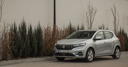Test: Dacia Sandero z "automatem" - odrobina prestiżu, która stawia ważne pytanie