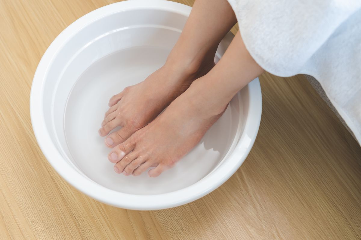 Natural remedy to alleviate swollen feet during summer months