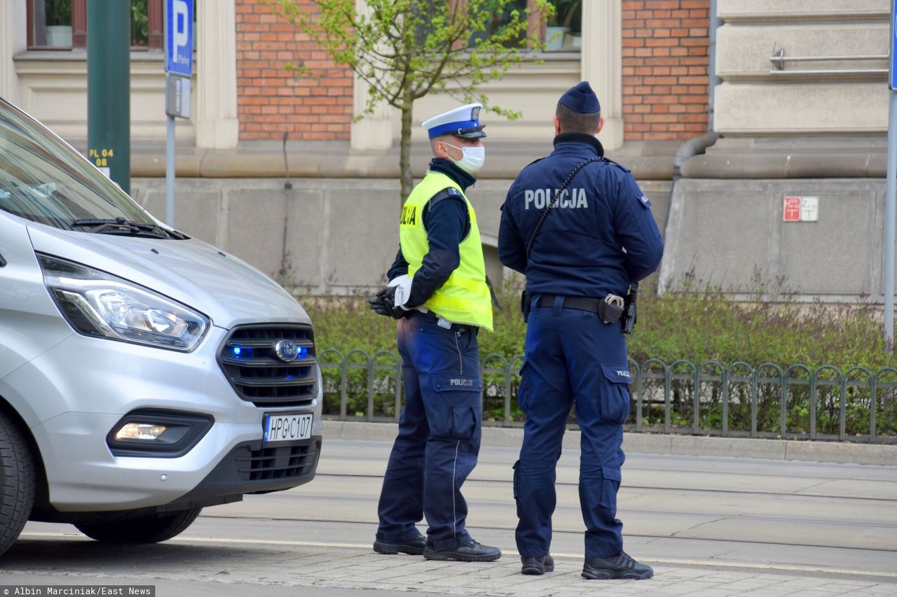 Odurzony turysta wyrzucił przez balkon wyposażenie mieszkania
