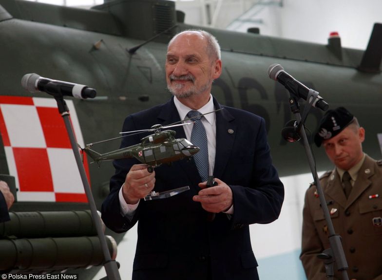 Macierewicz nie chce ujawnić szczegółów przetargu na śmigłowce. Opozycja zarzuca mu uleganie lobbystom