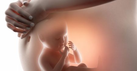 Rękoczyn Kristellera - metoda zagrażająca życiu dziecka i matki