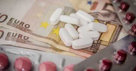 Firmy farmaceutyczne pokazują komu i za co płaciły. "Nie jesteśmy łapówkarzami" odpowiadają lekarze