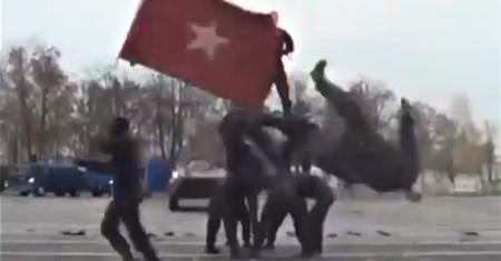 "Białoruskie kung-fu" służb specjalnych. Kuriozalne nagranie armii Łukaszenki