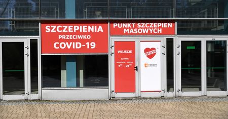 Dostawy szczepionek do Polski. MZ podaje liczby