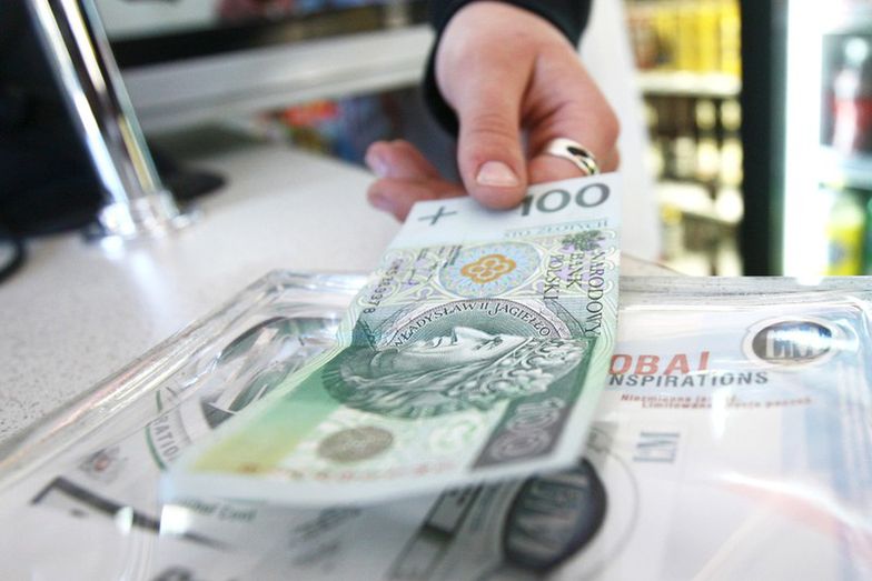 Złoty się ustabilizował, ale po wyborach dalej będzie spadać. "To będzie ciążyć"