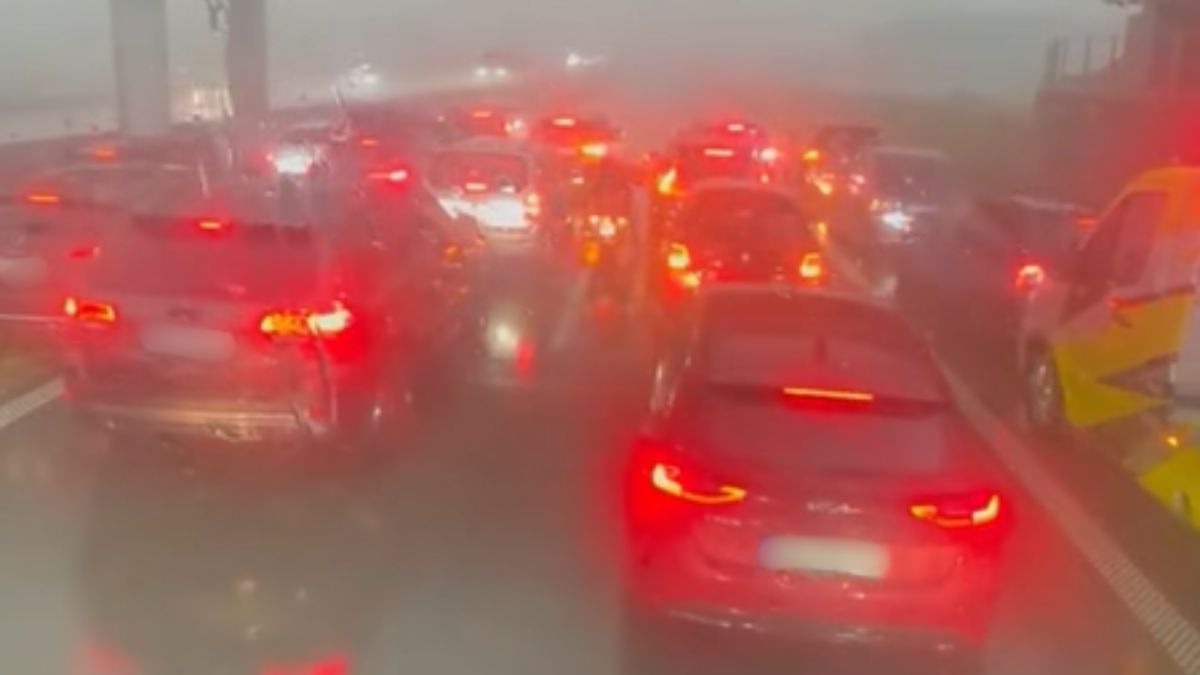 Stanęli pod wiaduktem na S7.