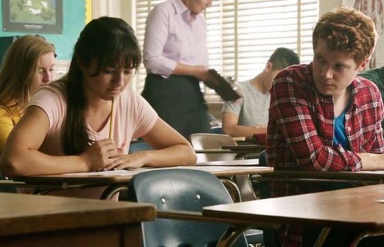 Historia bibliotecznego romansu przestrzega przed szkolnymi strzelaninami w USA