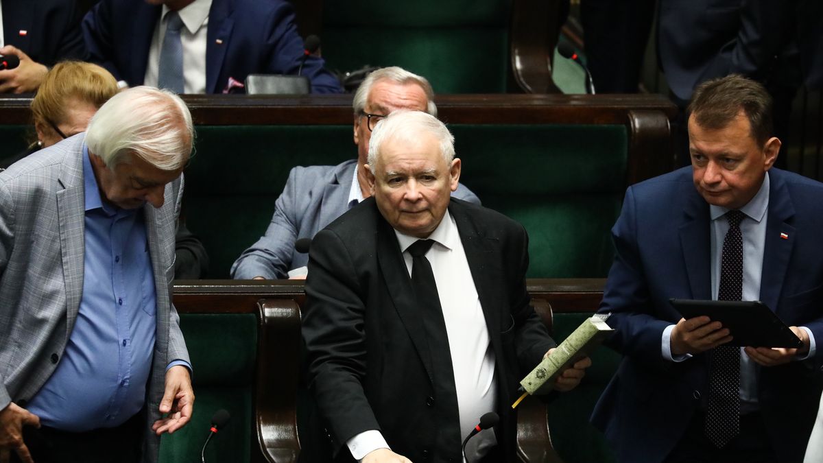 Na zdjęciu od lewej: Ryszard Terlecki, Jarosław Kaczyński i Mariusz Błaszczak w ławach sejmowych