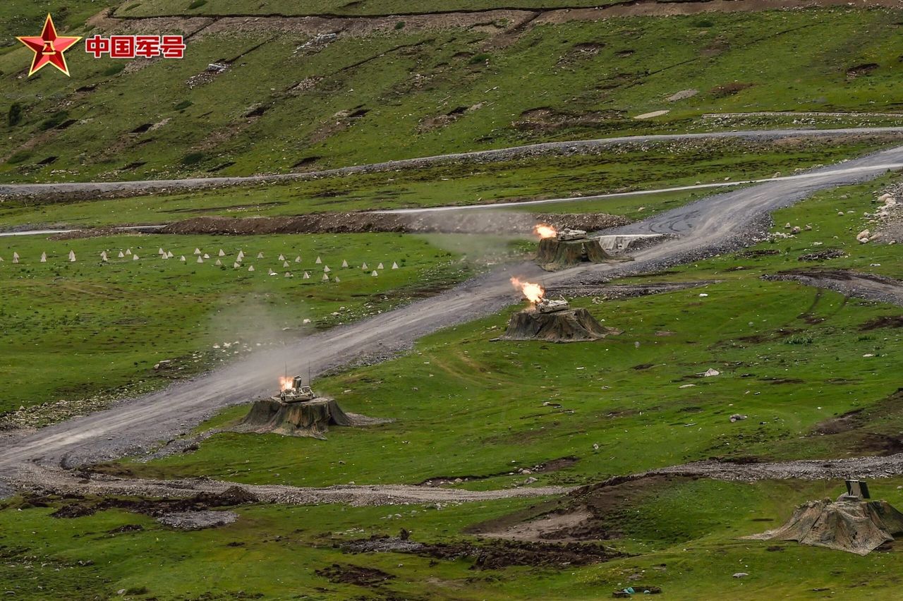 "Chinese Type 625E sets during exercises"