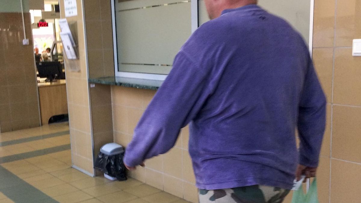 Za wysokie emerytury kilku grup społecznych płacą miliony ubogich emerytów.