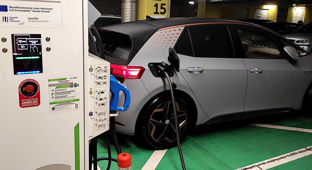 "Ostre hamowanie". Samochody elektryczne przestaną się opłacać